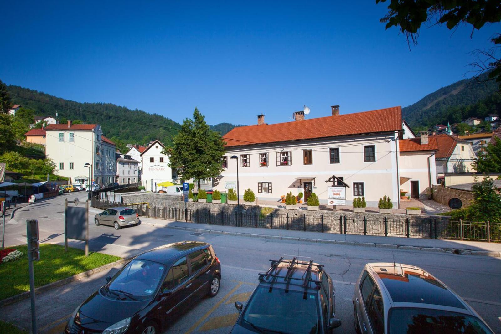 Apartma Na Starem Placu Idrija Bagian luar foto